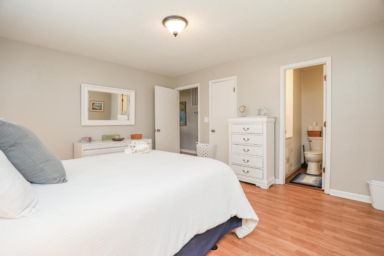 Spacious Home With Waterfront View-Welcome Pets Sneads Ferry 외부 사진