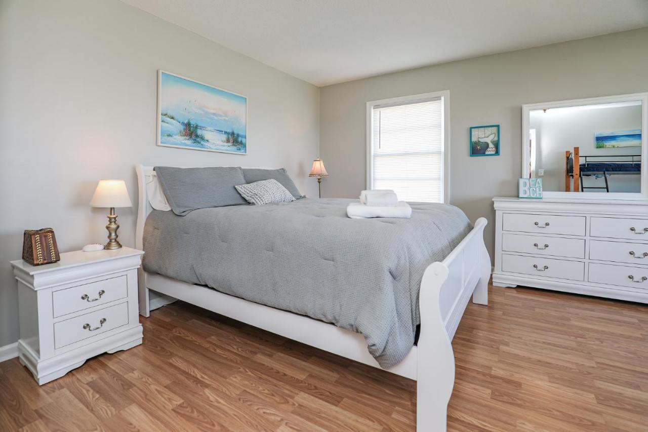 Spacious Home With Waterfront View-Welcome Pets Sneads Ferry 외부 사진