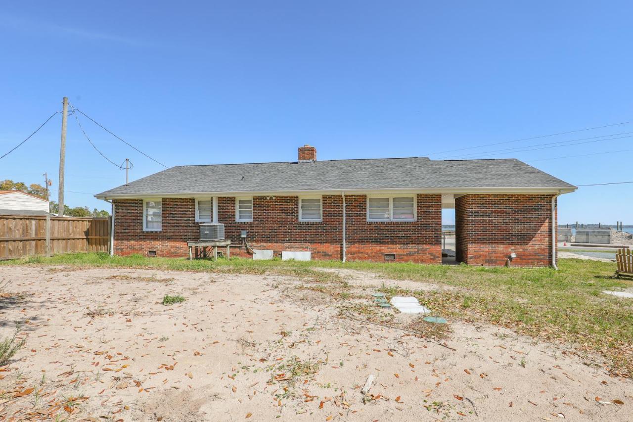 Spacious Home With Waterfront View-Welcome Pets Sneads Ferry 외부 사진