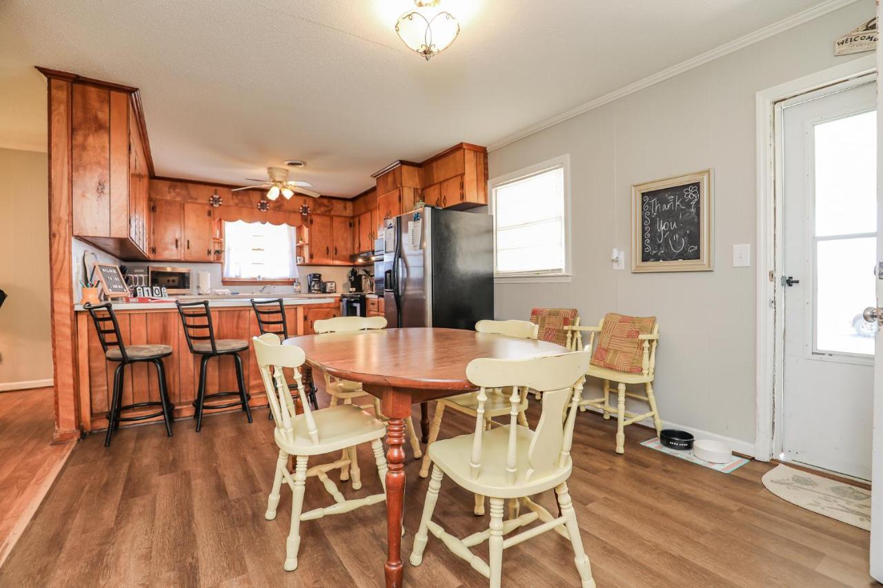 Spacious Home With Waterfront View-Welcome Pets Sneads Ferry 외부 사진