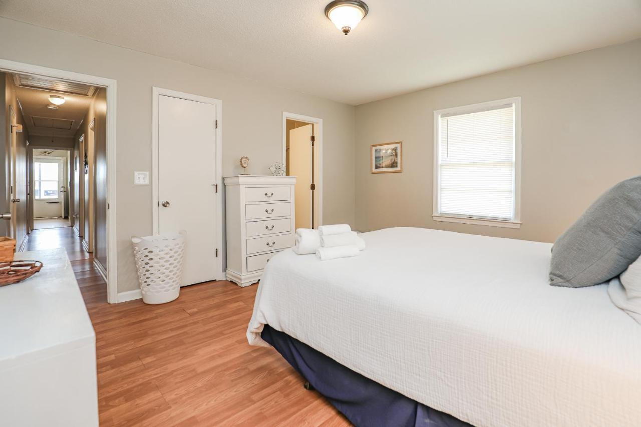 Spacious Home With Waterfront View-Welcome Pets Sneads Ferry 외부 사진