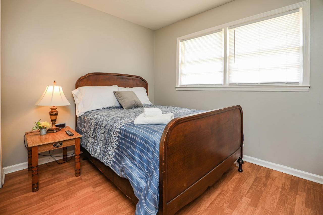 Spacious Home With Waterfront View-Welcome Pets Sneads Ferry 외부 사진