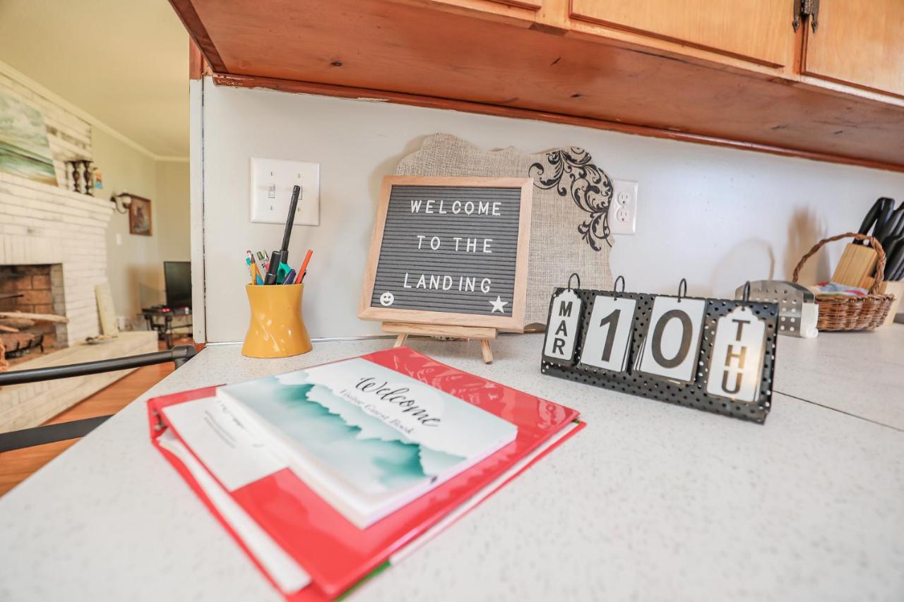 Spacious Home With Waterfront View-Welcome Pets Sneads Ferry 외부 사진