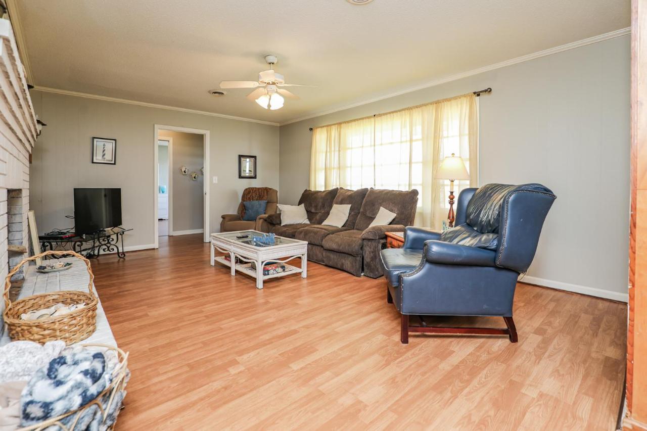 Spacious Home With Waterfront View-Welcome Pets Sneads Ferry 외부 사진