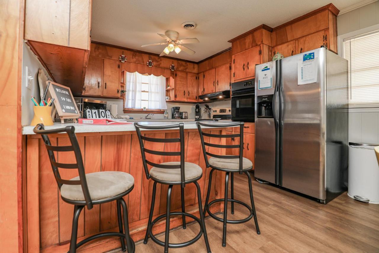 Spacious Home With Waterfront View-Welcome Pets Sneads Ferry 외부 사진