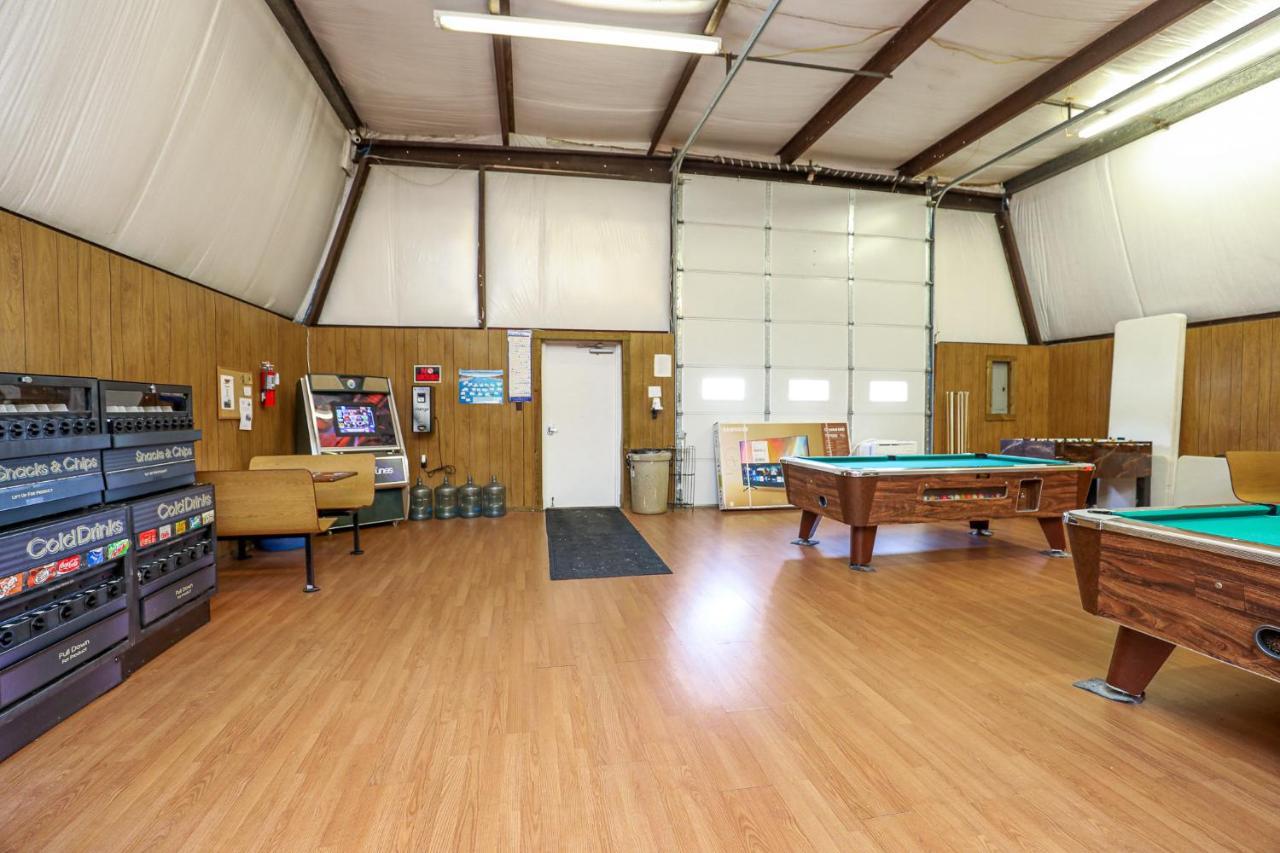 Spacious Home With Waterfront View-Welcome Pets Sneads Ferry 외부 사진