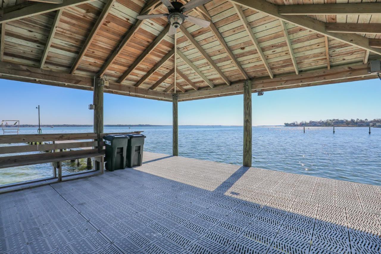Spacious Home With Waterfront View-Welcome Pets Sneads Ferry 외부 사진