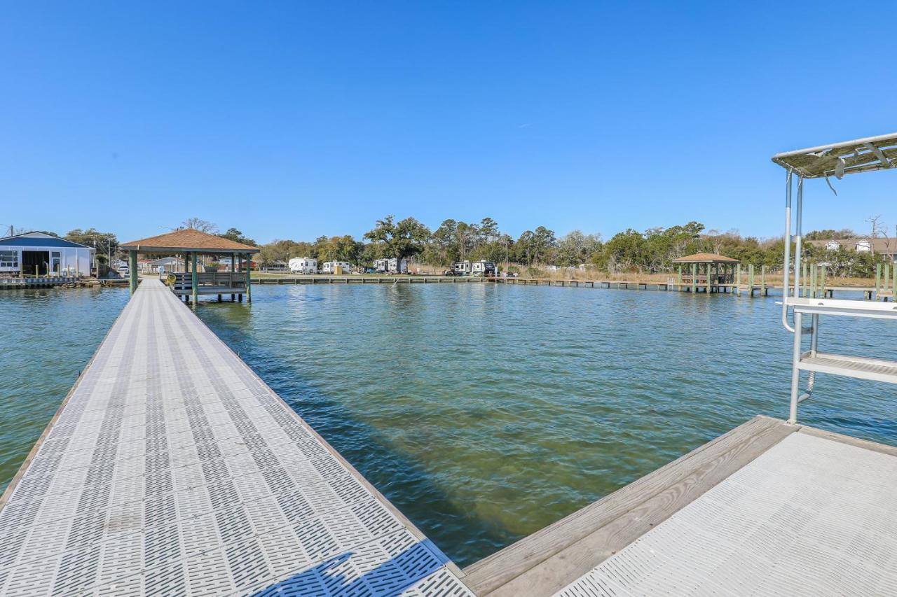 Spacious Home With Waterfront View-Welcome Pets Sneads Ferry 외부 사진