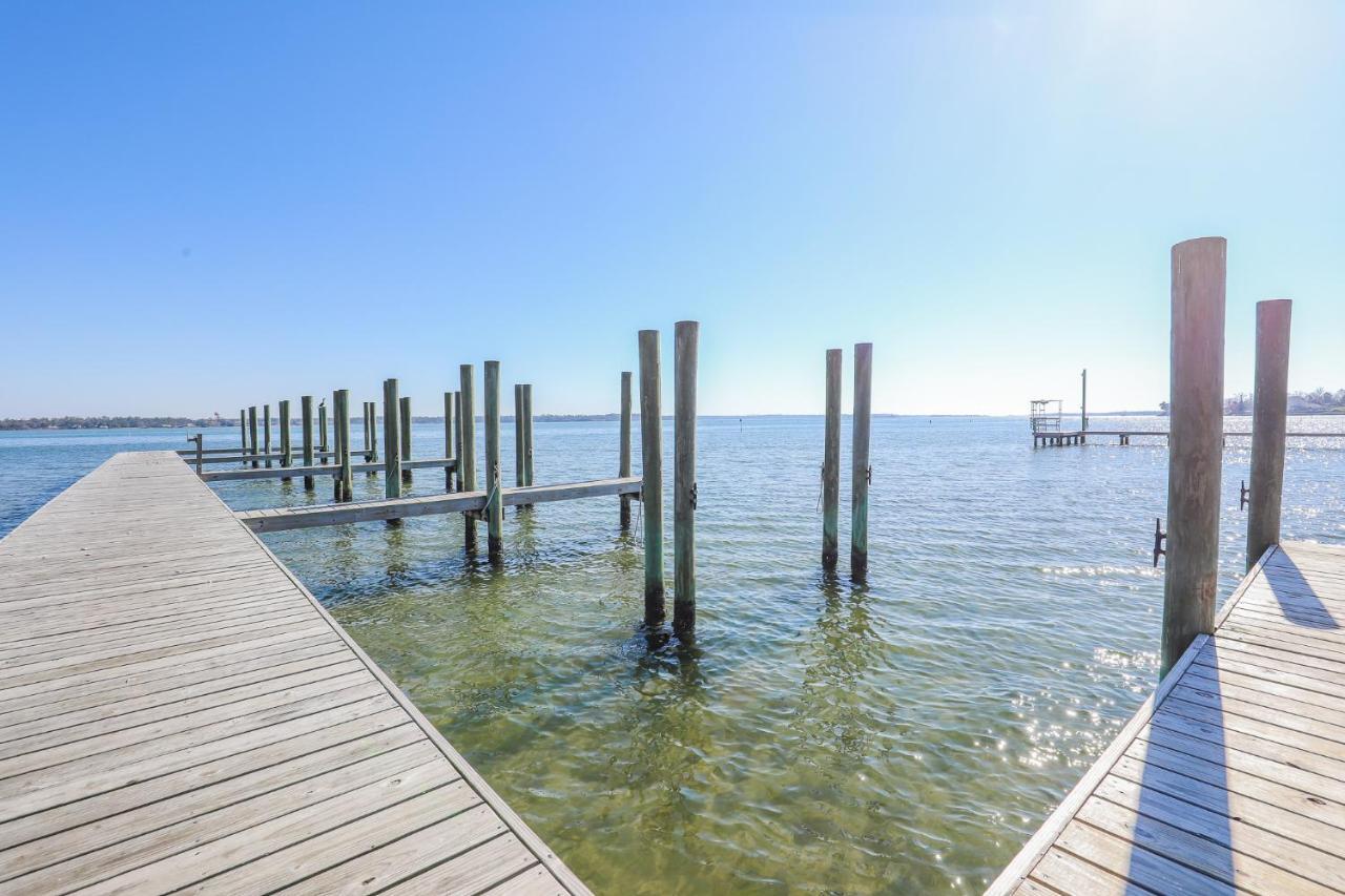 Spacious Home With Waterfront View-Welcome Pets Sneads Ferry 외부 사진