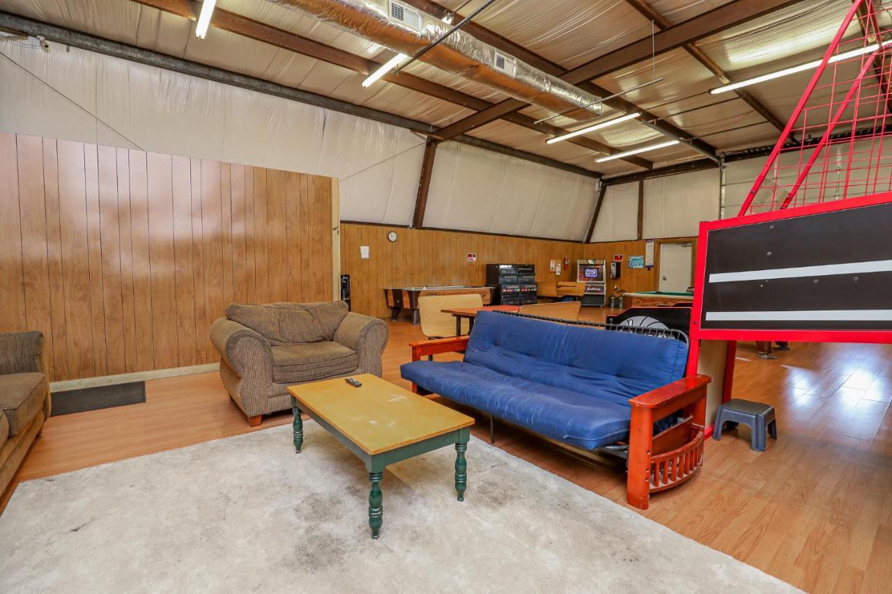 Spacious Home With Waterfront View-Welcome Pets Sneads Ferry 외부 사진