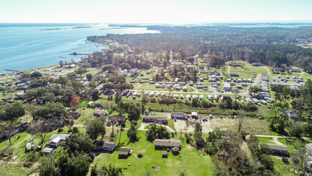 Spacious Home With Waterfront View-Welcome Pets Sneads Ferry 외부 사진